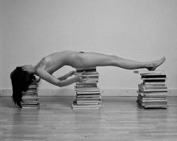 Obnazhennye-devushki-svyazannye-verevkami-Melanie-Bonajo-10-foto