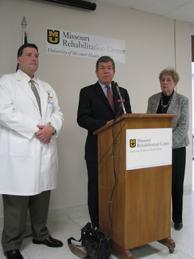 Roy Blunt stands with Dr. Thomas Martin and Doris Cassidy, the associate director for the VA.