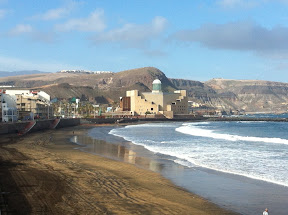 Playa de Las Canteras, la mejor urbana del mundo. Auditorio Alfredo Krauss al fondo