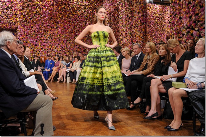 Christian Dior Front Row Paris Fashion Week tnaHP0KBWMIl Christian Dior Front Row Paris Fashion Week tnaHP0KBWMIl