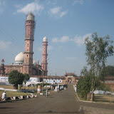The mosque is placed on a high platform with a huge courtyard. The main entrance in 74 feet high.