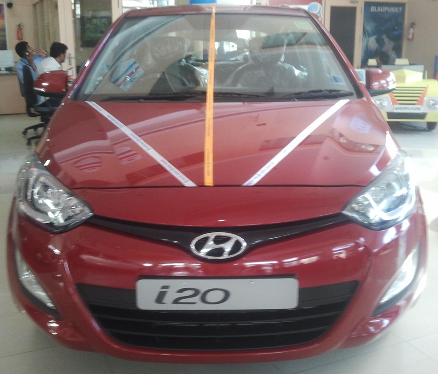 [New%2520Hyundai%2520i20%25202012%2520front1%255B4%255D.jpg]