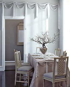 I especially like the wintery branch centerpiece. (marthastewartweddings.com)