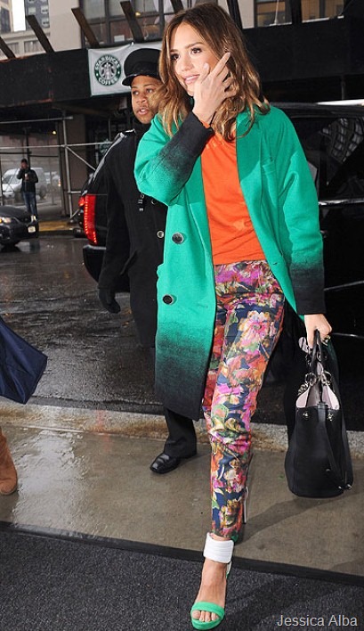 [jessica-alba-wearing-cropped-pants-in-pink-floral-rose-print-by-asos%255B9%255D.jpg]