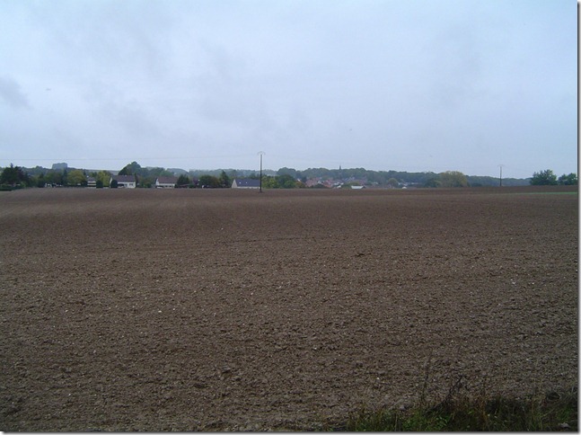 C'est ici que tombrent J-M. Niel et J. Bernard en dfendant le village de Fricourt que lon aperoit larrire-plan C'est ici que tombrent J-M. Niel et J. Bernard en dfendant le village de Fricourt que lon aperoit larrire-plan