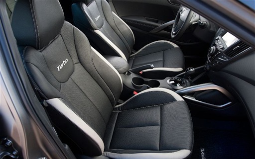 2013-Hyundai-Veloster-Turbo-interior