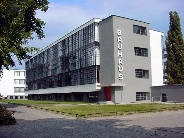 [Bauhaus-arquitecto-Walter-Gropius%255B7%255D.jpg]