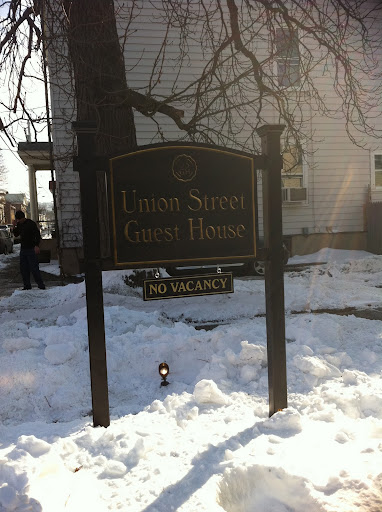 This is where I stayed- super cute place and they allow animals!