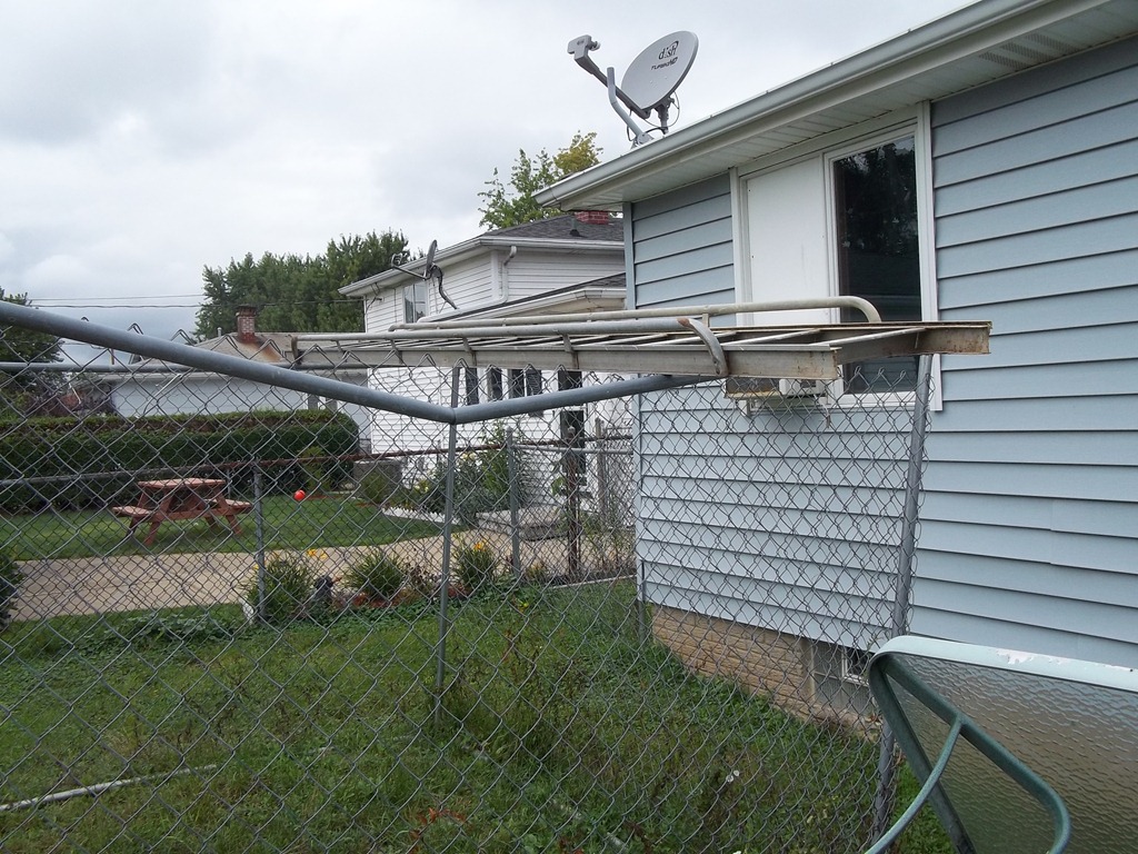 [Dog%2520Kennel%2520Collapse%255B3%255D.jpg]