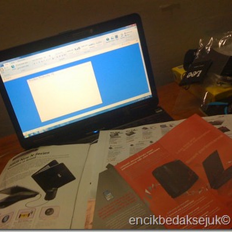 wordless wednesday #6  searching for the new laptop.