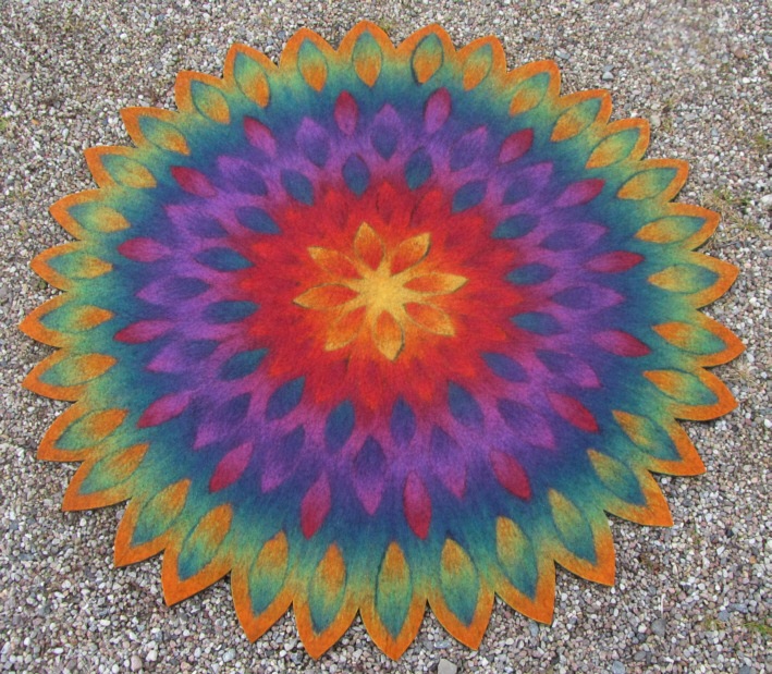 [Bltenmandala-Filzteppich6.jpg]