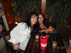 Valerinha com Lucinha Lage, que sabe tudo sobre pinturas especiais (lucialage@hotmail.com) Valerinha com Lucinha Lage, que sabe tudo sobre pinturas especiais (lucialage@hotmail.com)