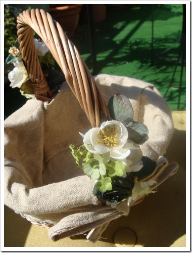 Cesta de arras con flores para niñas y niños de arras