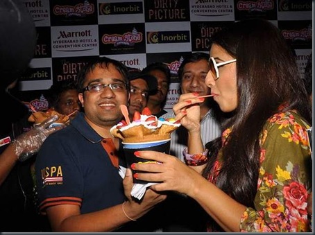 Vidya Balan Spotted at New Cream Stone Ice Cream Launch Stills8