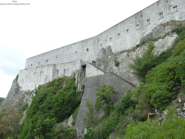 subida-a-la-fortaleza-de-dinant.JPG