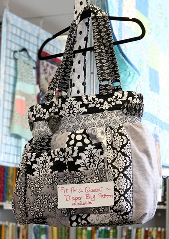 Cute diaper bag pattern: Fit for a Queen