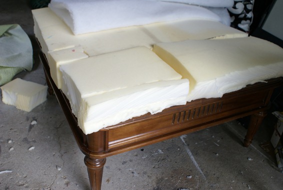 Coffee table becomes and ottoman at JunkinJunky.blogspot.com Coffee table becomes and ottoman at JunkinJunky.blogspot.com