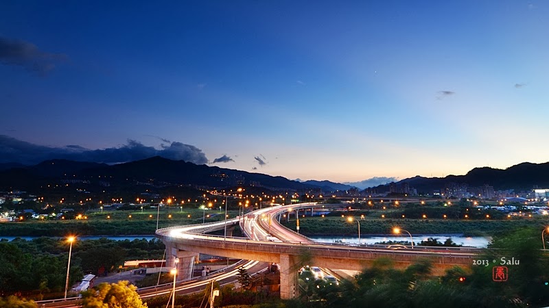 新北市 小碧潭捷運站 車軌 北二高 安坑交流道 夜景