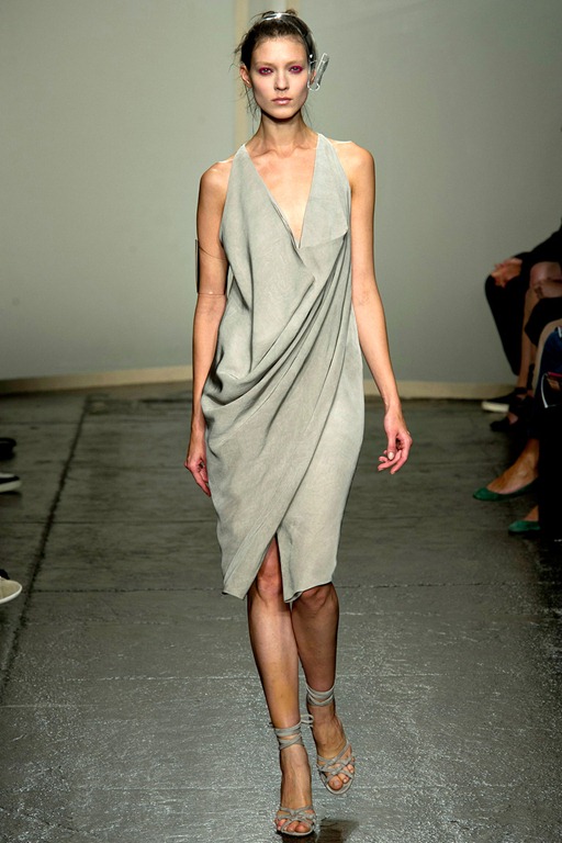[donna-karan-rtw-ss2013-runway-04_172105430761%255B4%255D.jpg]