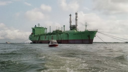 tanker on Bonny River ©Panoramio