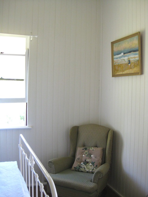 [georgina-painting-chair5.jpg]
