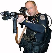 File-Anders_Behring_Breivik_in_diving_suit_with_gun_(self_portrait)