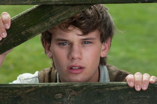 war-horse-movie-image-jeremy-irvine-06-600x397