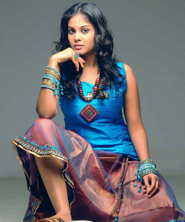 [tamil_actress_chandni_new_stylish_pics%255B3%255D.jpg]