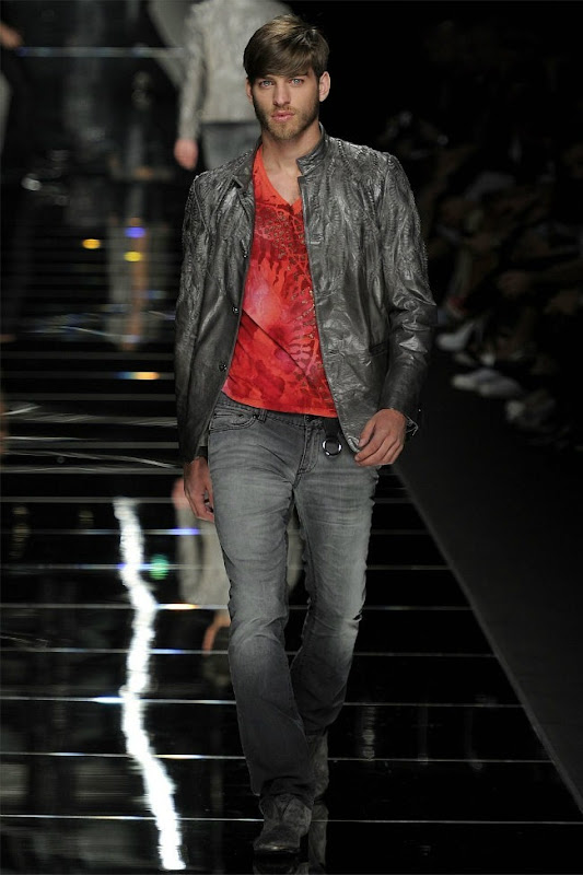 Milan Fashion Week Primavera 2012 - John Richmond (19)