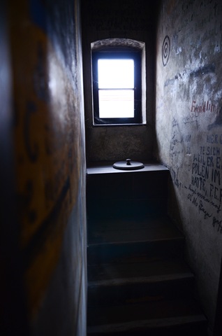 [university%2520prison%2520toilet.jpg]
