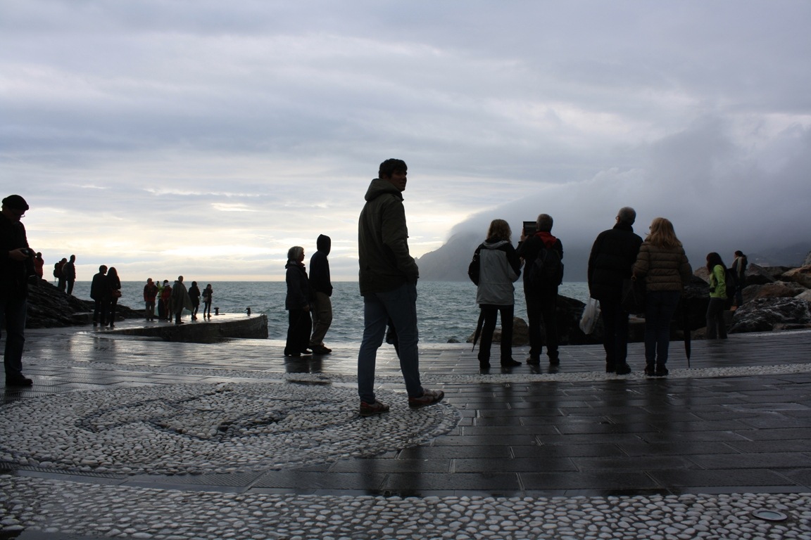 [Silhouettes%2520in%2520Vernazza%255B3%255D.jpg]