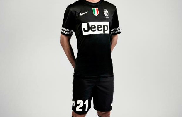[Juventus%2520camiseta%2520suplente%25202012-2013%255B2%255D.jpg]
