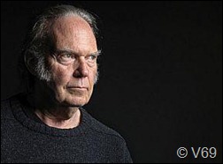 Nós estamos no século 21 e temos o pior som que já ouvi’, diz Neil Young