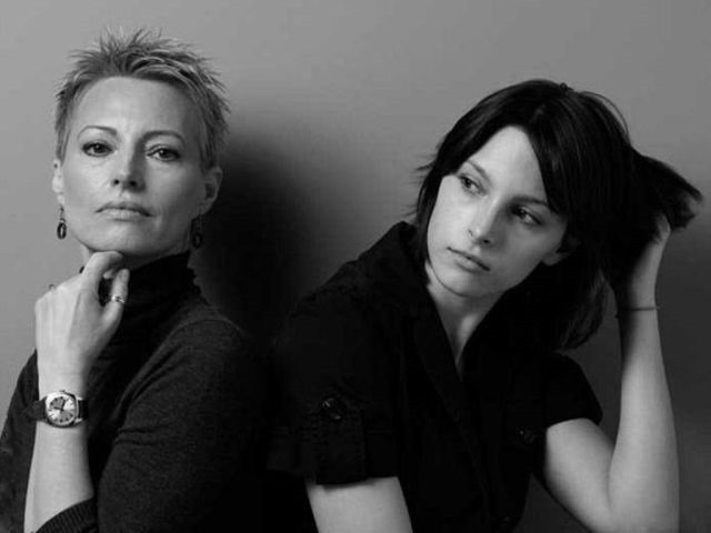 [models-pose-moms-1%255B2%255D.jpg]