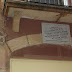 Detall de la placa de la casa Antoni Rovira i Virgili