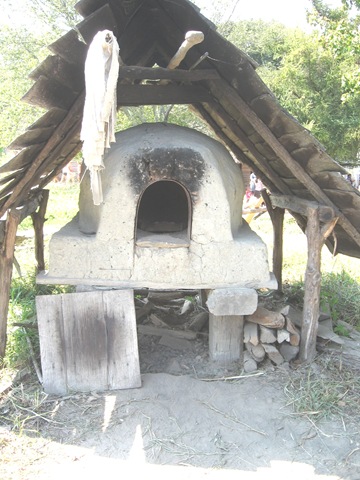 [Plimoth%2520Plant%2520outdoor%2520oven%255B3%255D.jpg]