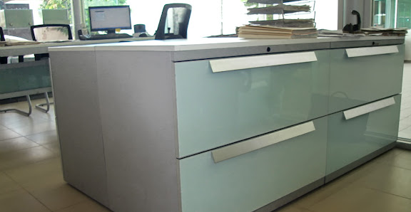 325g02-credenza-bmw.jpg