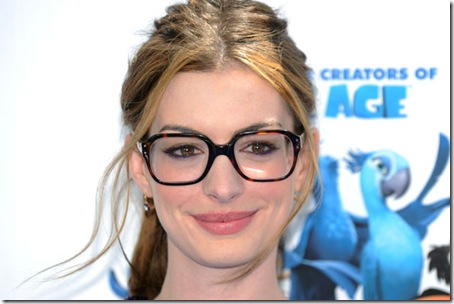 Anne Hathway Wearing Makeup With Glasses