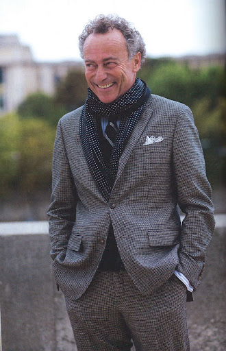Classic and easy. That scarf!