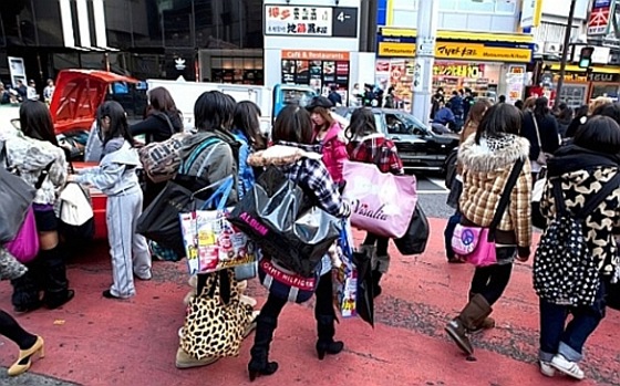 Liquidação Sacolas da Sorte no Japão: Compre sem saber o que está levando. Foto: TokyoFashion Liquidação Sacolas da Sorte no Japão: Compre sem saber o que está levando. Foto: TokyoFashion