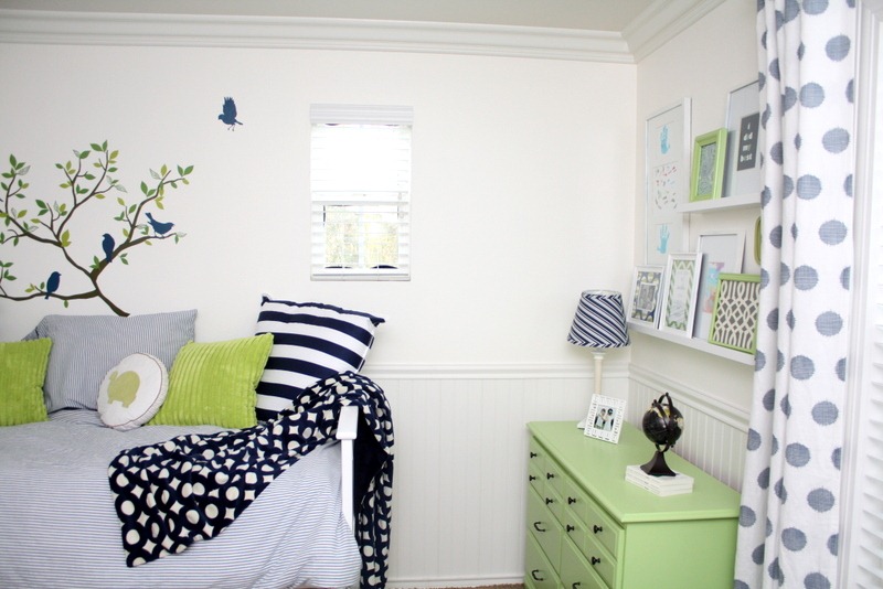 [IMG_70833.jpg&description=Green Accented Boys Room')]