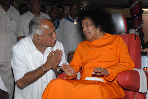 ಪುಟ್ಟಪರ್ತಿ ಶ್ರೀ ಸಾಯಿಬಾಬಾ ಅವರೊಂದಿಗೆ