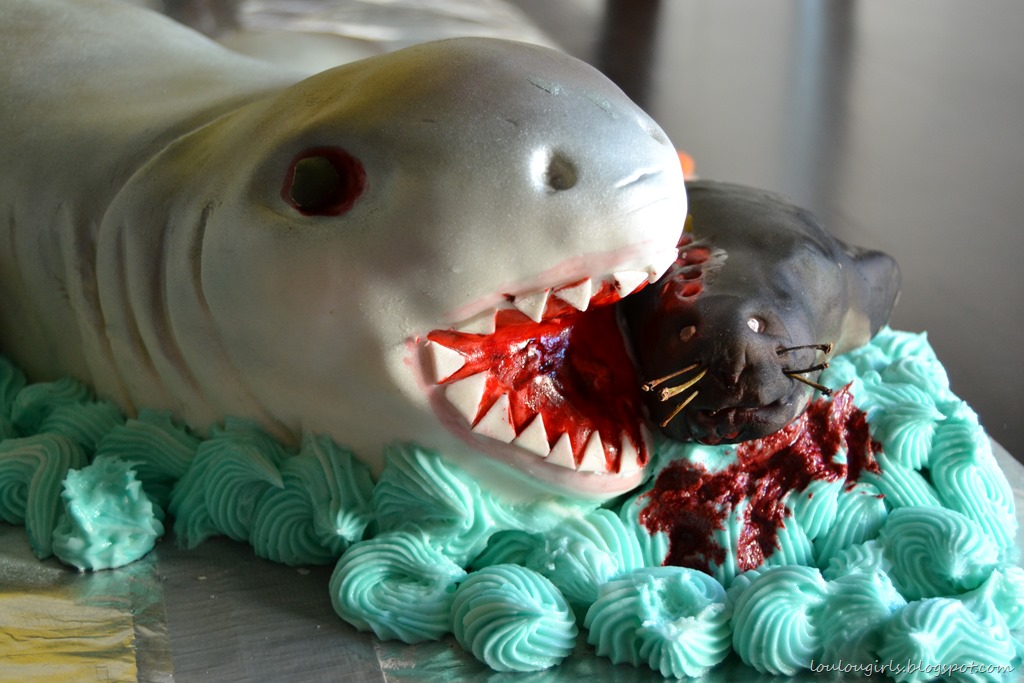 [shark-cake-eating-seal%255B7%255D.jpg]