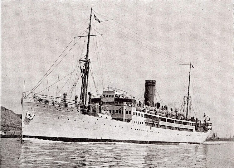 El MANUEL ARNUS pintado de blanco y actuando como buque de crucero. Libro de Información para el Pasajero. Compañia Trasatlantica. Año 1926.jpg