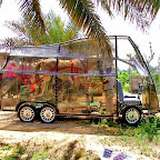 Camioncino trasporto cavalli trasparente