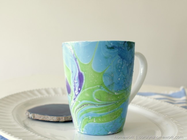 Marmoreado do copo de café com Nail Polish via dever de casa | carolynshomework.com
