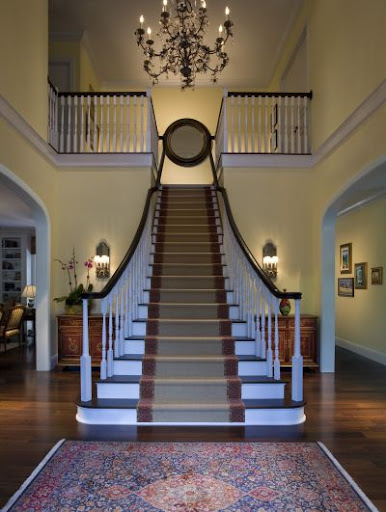 The dramatic staircase, warm lighting and oriental rug make this entryway so welcoming. (Elle Decor) The dramatic staircase, warm lighting and oriental rug make this entryway so welcoming. (Elle Decor)