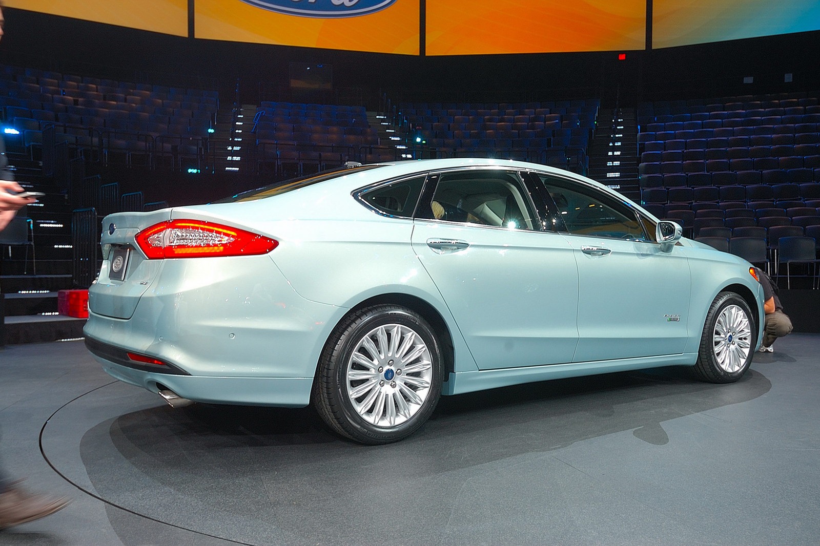 [2013-Ford-Fusion-Mondeo-4%255B2%255D.jpg]