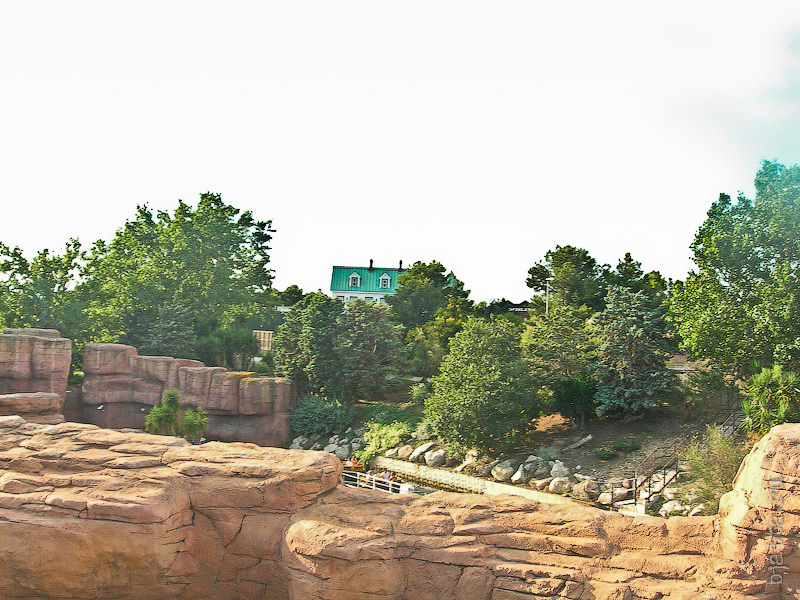 63. Порт Авентура. Port Aventura. Salou. Costa Dorada. Spain. Через ущелья Кордильер пробираемся к началу фейерверка. 63. Порт Авентура. Port Aventura. Salou. Costa Dorada. Spain. Через ущелья Кордильер пробираемся к началу фейерверка.
