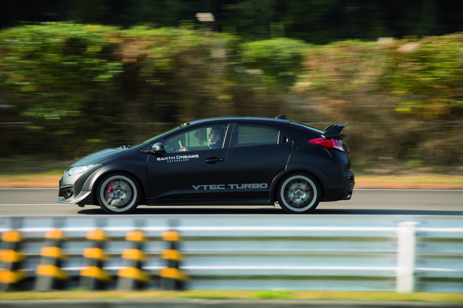 [2015-Honda-Civic-Type-R-Turbo-21%255B2%255D.jpg]